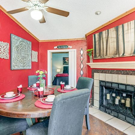 College Station Getaway With Hot Tub And Courtyard! 빌라 외부 사진