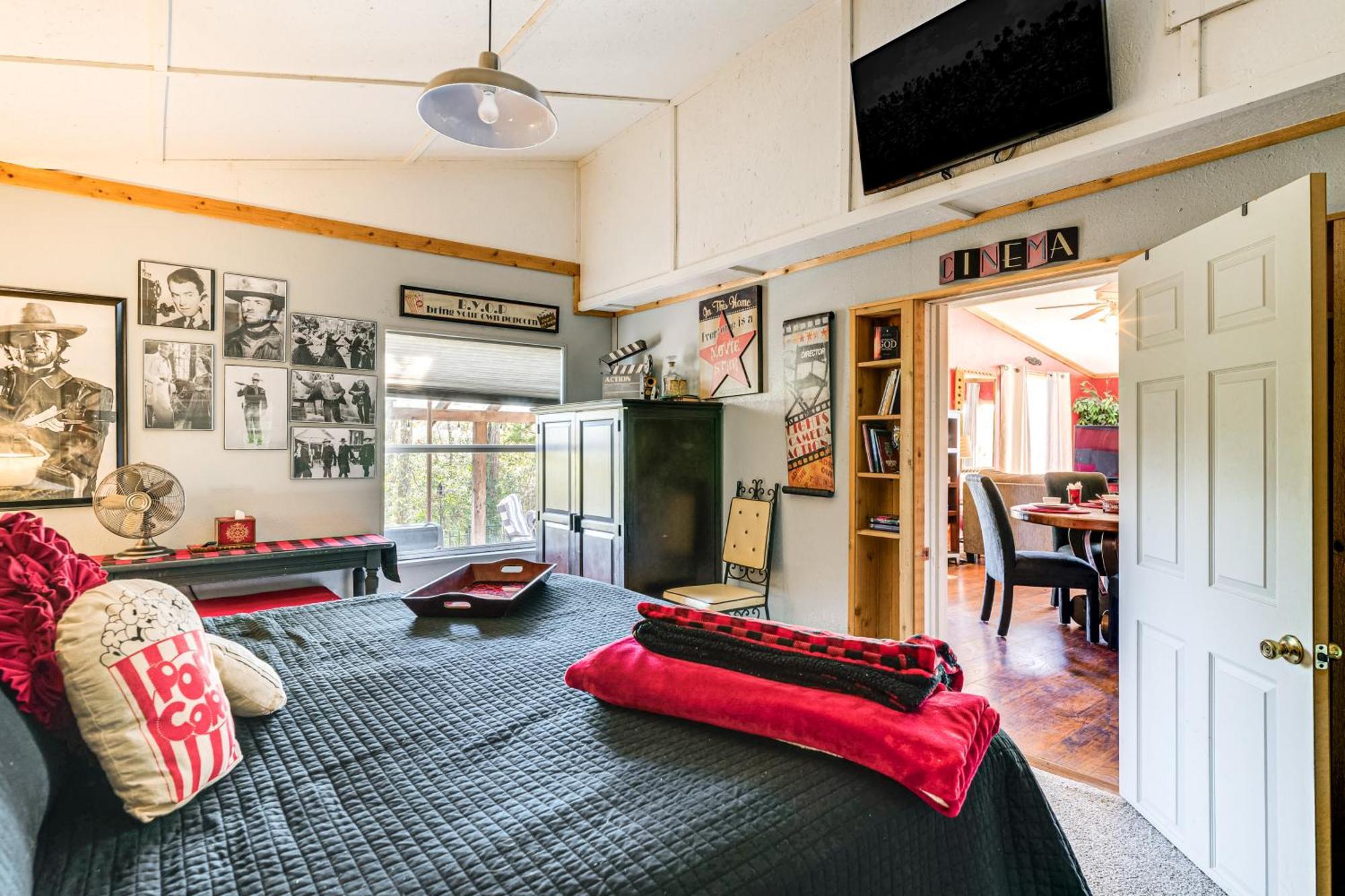 College Station Getaway With Hot Tub And Courtyard! 빌라 외부 사진
