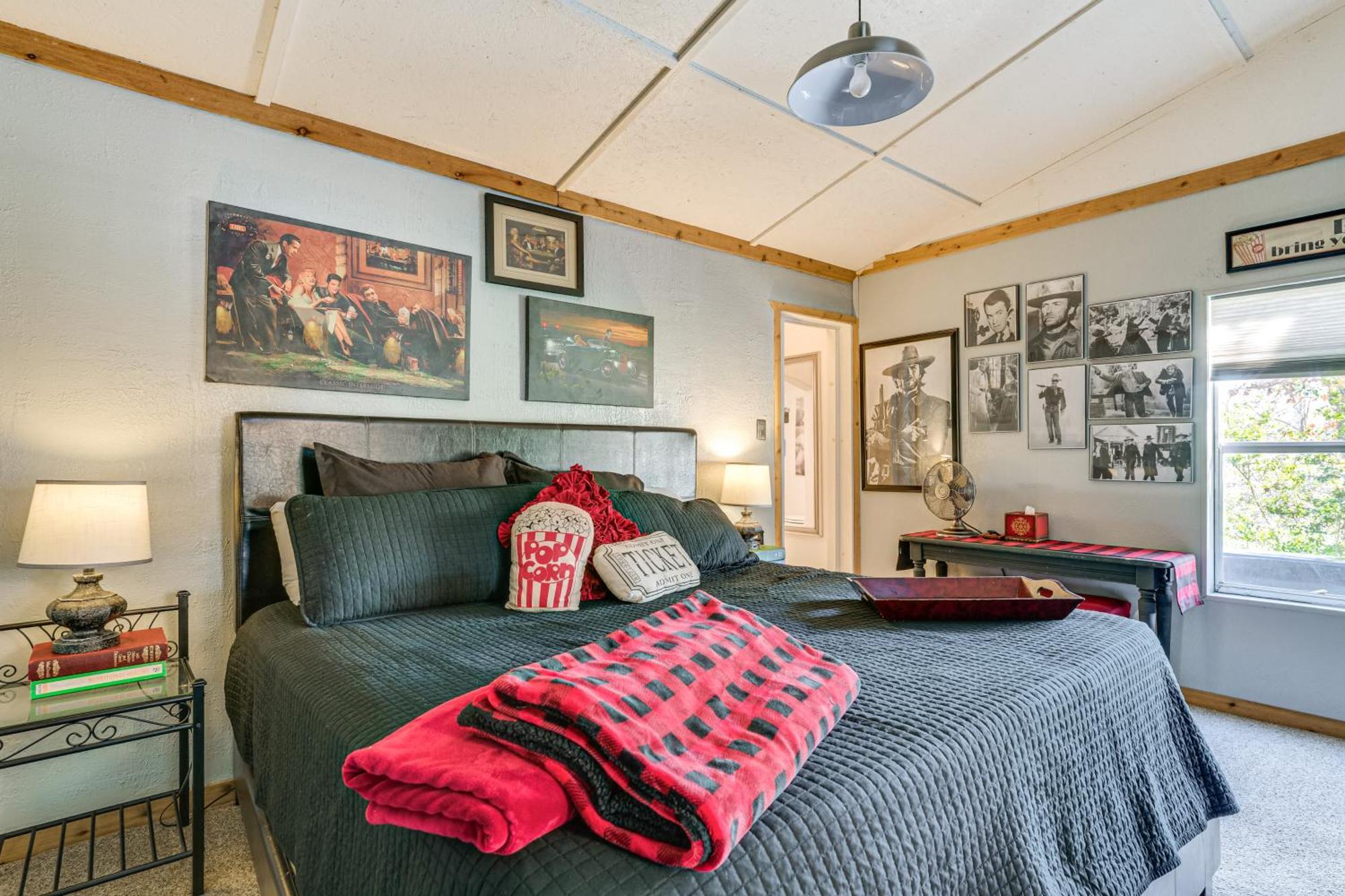 College Station Getaway With Hot Tub And Courtyard! 빌라 외부 사진