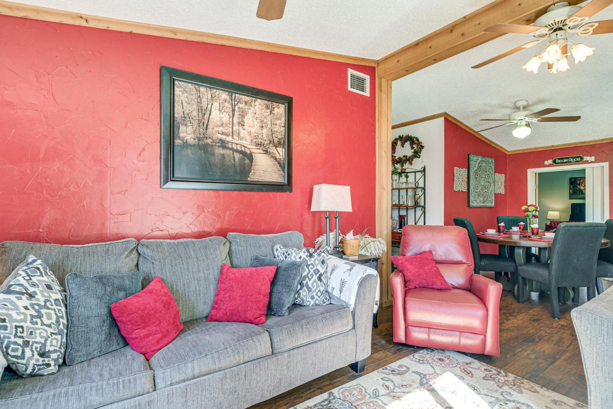 College Station Getaway With Hot Tub And Courtyard! 빌라 외부 사진