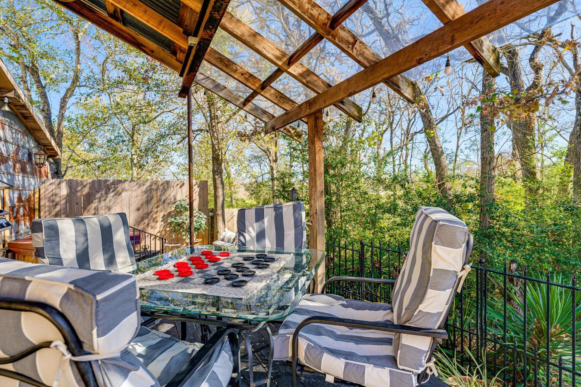 College Station Getaway With Hot Tub And Courtyard! 빌라 외부 사진