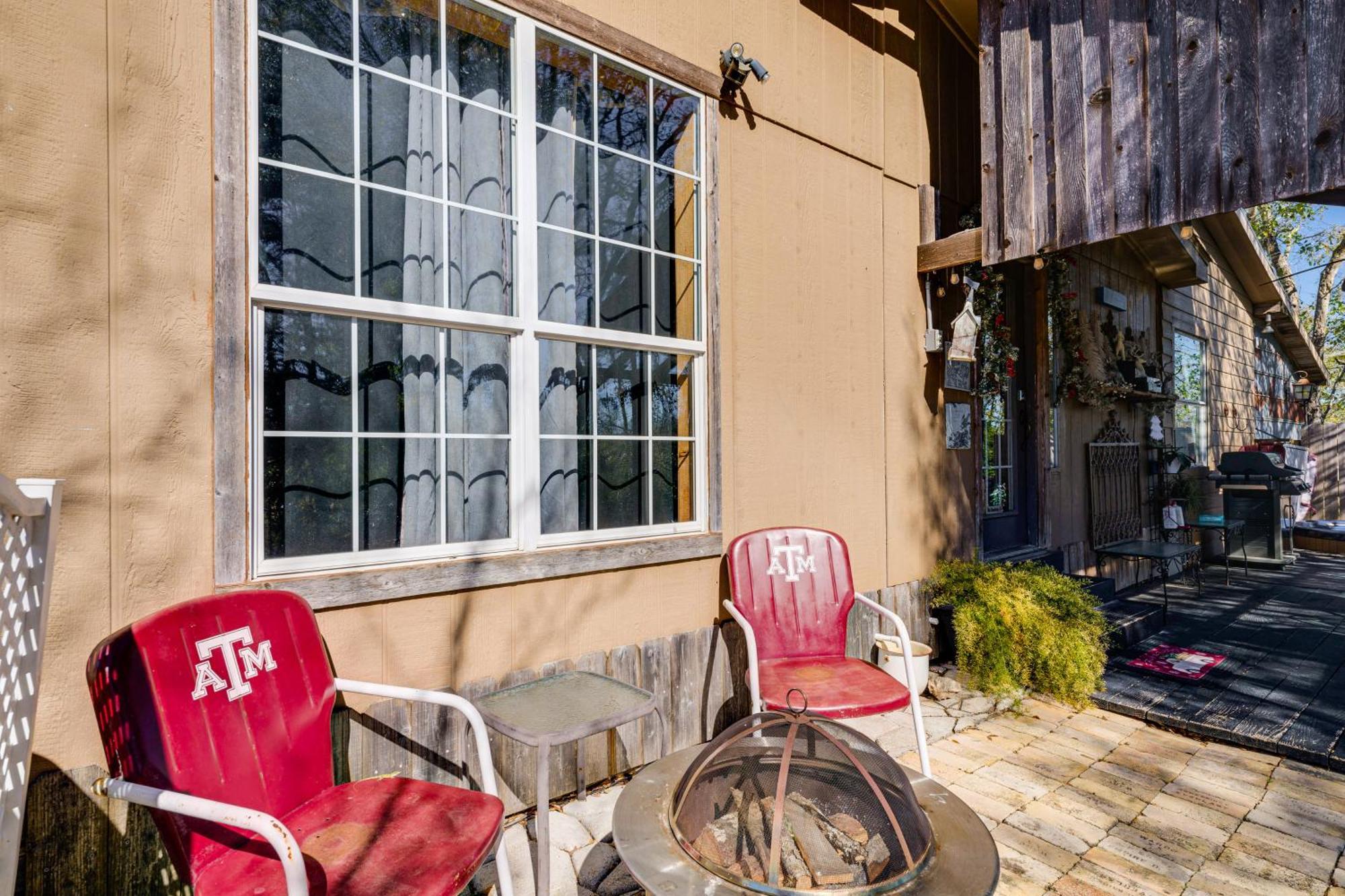 College Station Getaway With Hot Tub And Courtyard! 빌라 외부 사진