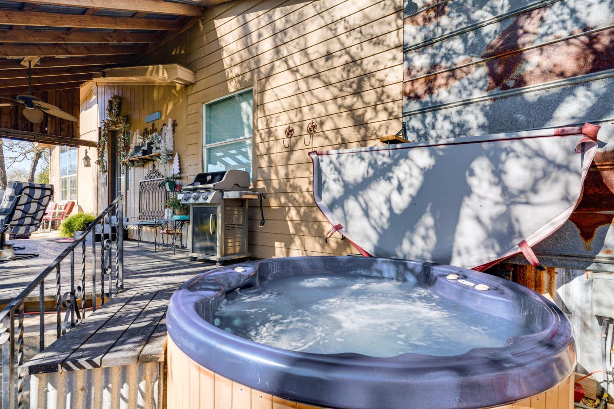 College Station Getaway With Hot Tub And Courtyard! 빌라 외부 사진
