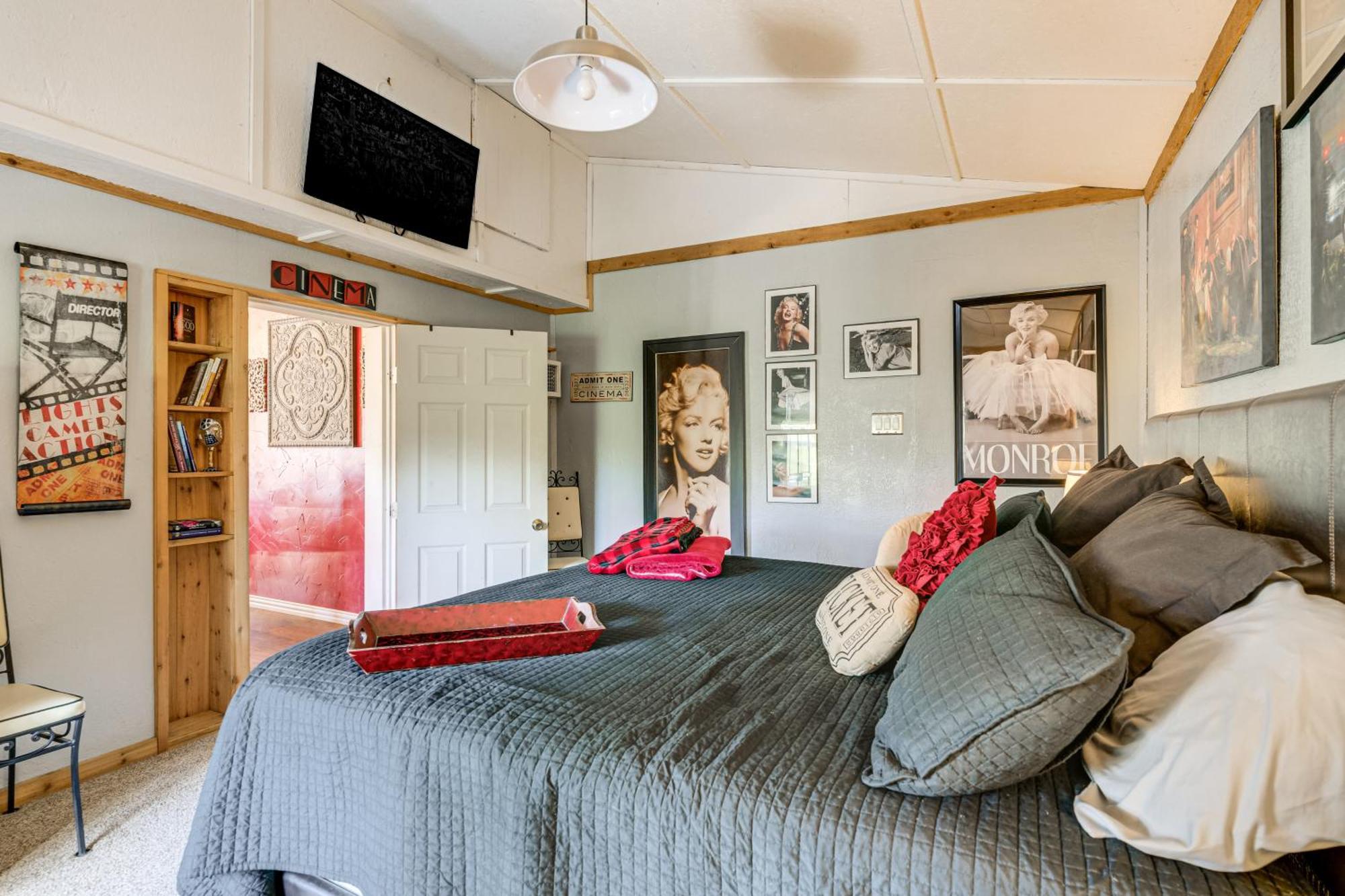 College Station Getaway With Hot Tub And Courtyard! 빌라 외부 사진